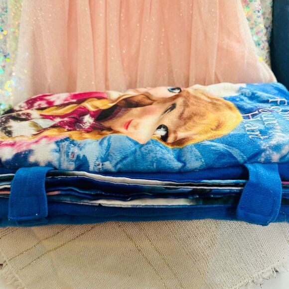 Disney Frozen pillow book Follow Your Heart - Picture 4 of 6